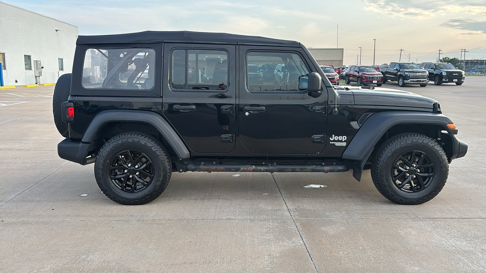 Used 2019 Jeep Wrangler Unlimited Sport image 10