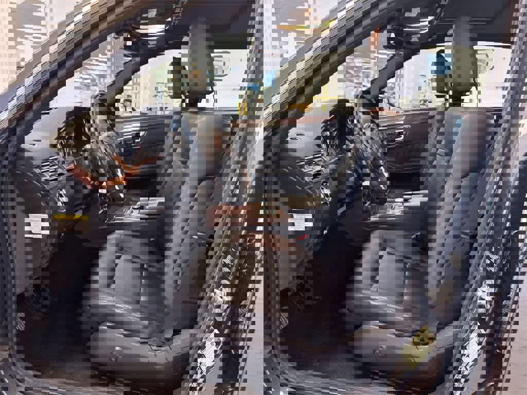 Used 2012 Mercedes-Benz E 350 4MATIC Sedan image 17