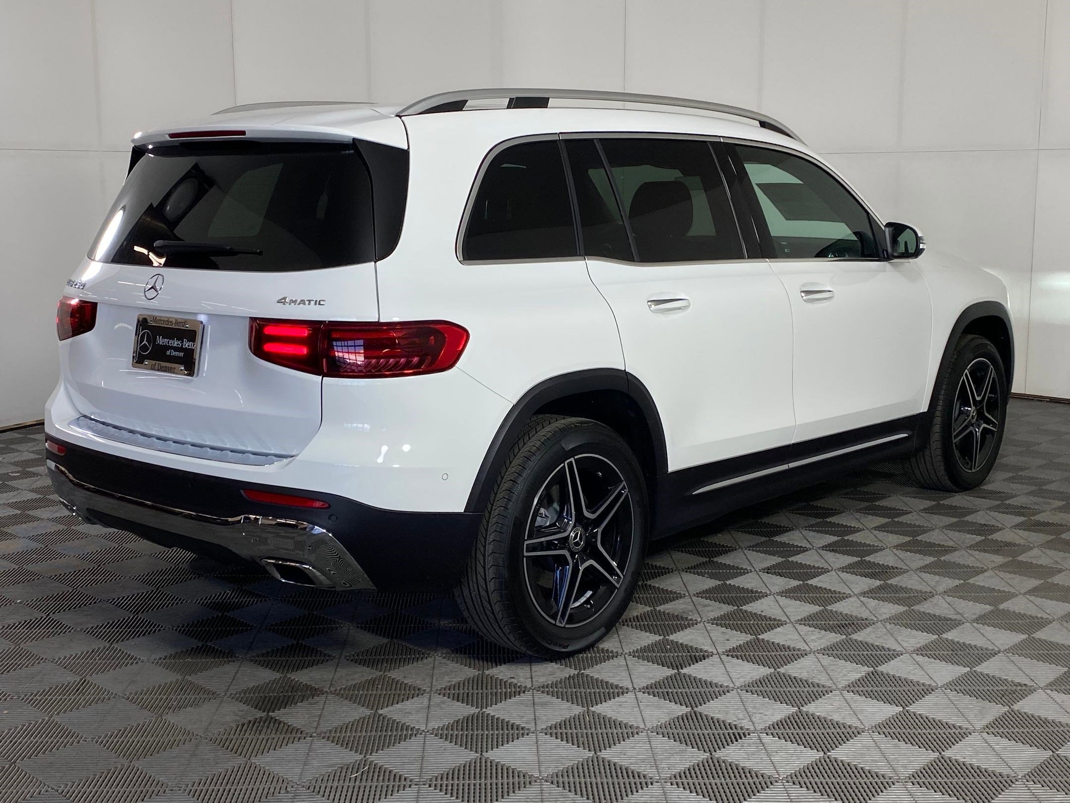 Used 2026 Mercedes-Benz GLB 250 4MATIC image 9