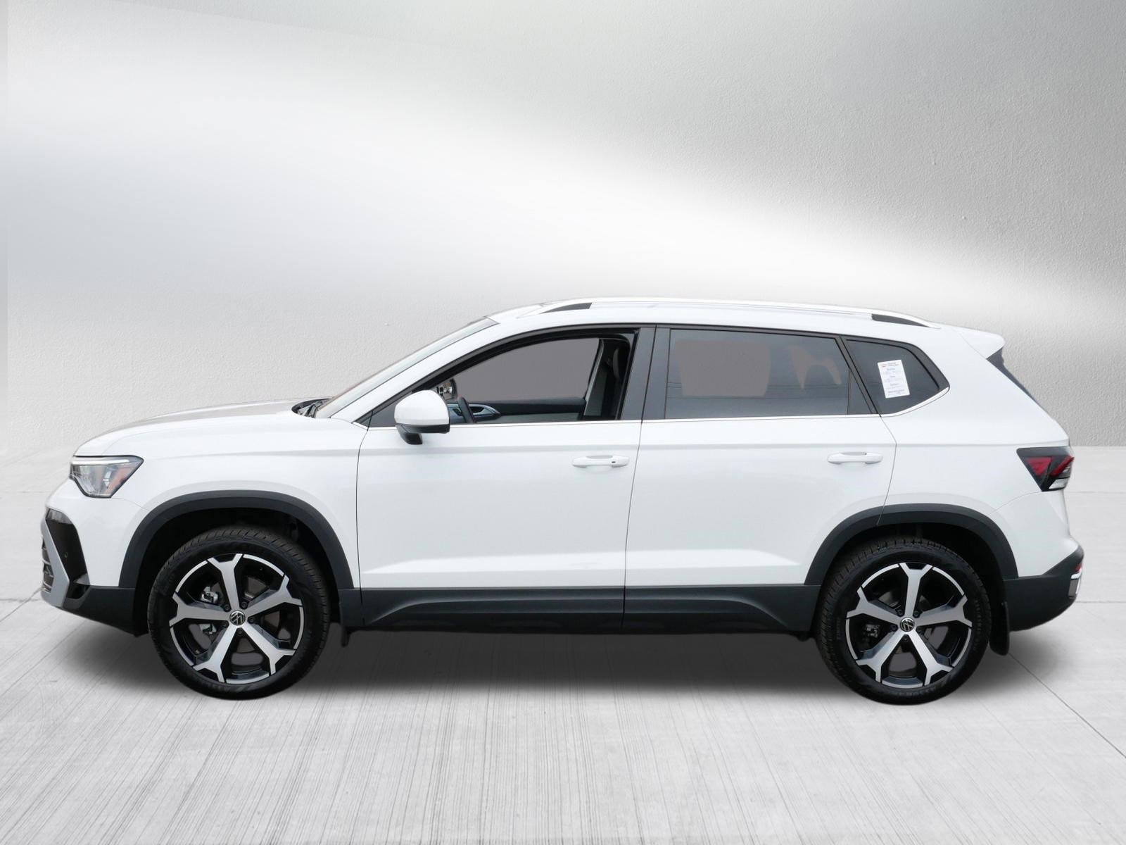 Certified 2025 Volkswagen Taos SEL AWD/4WD image 4