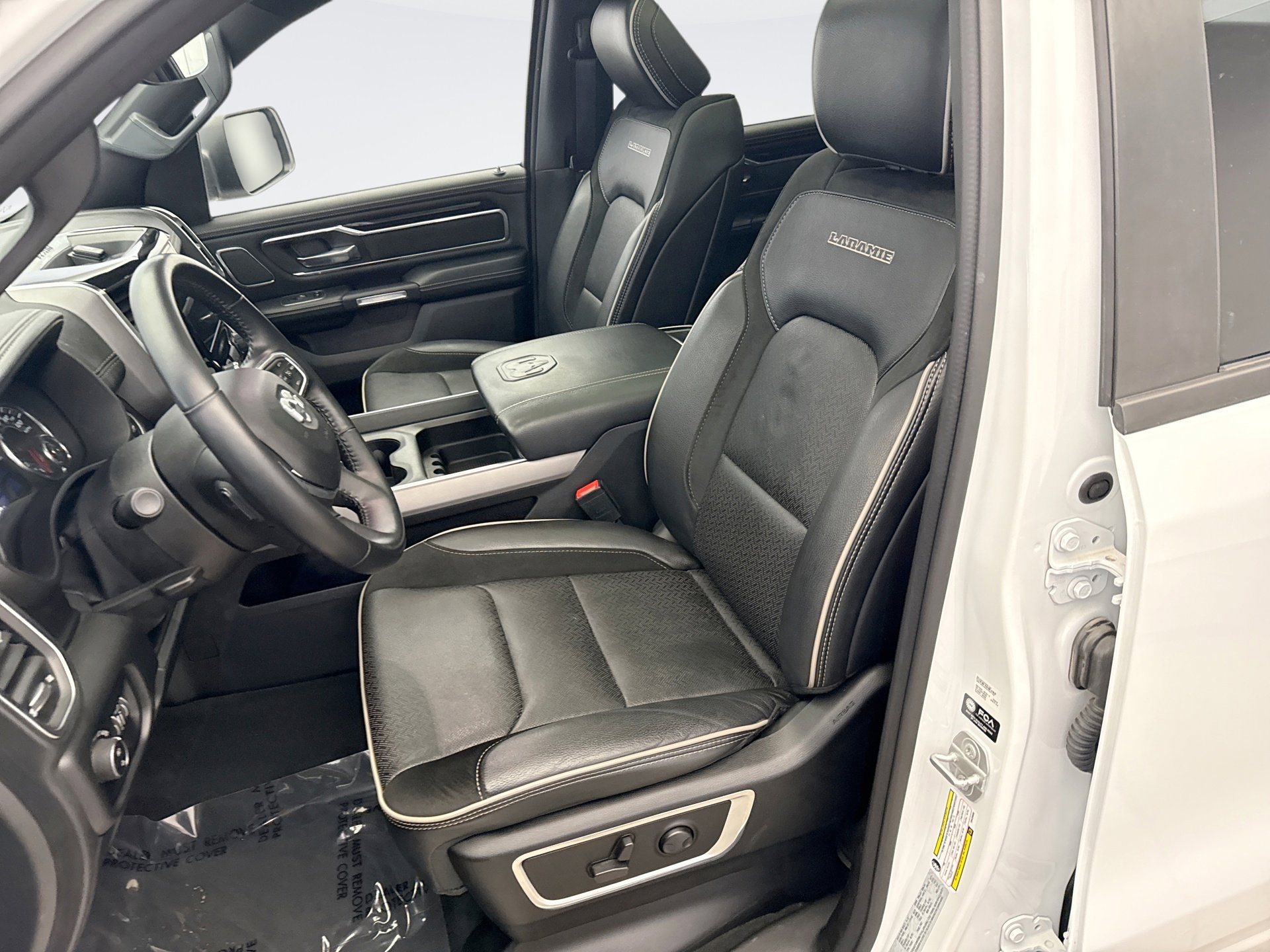 Used 2022 RAM 1500 Laramie AWD/4WD image 11