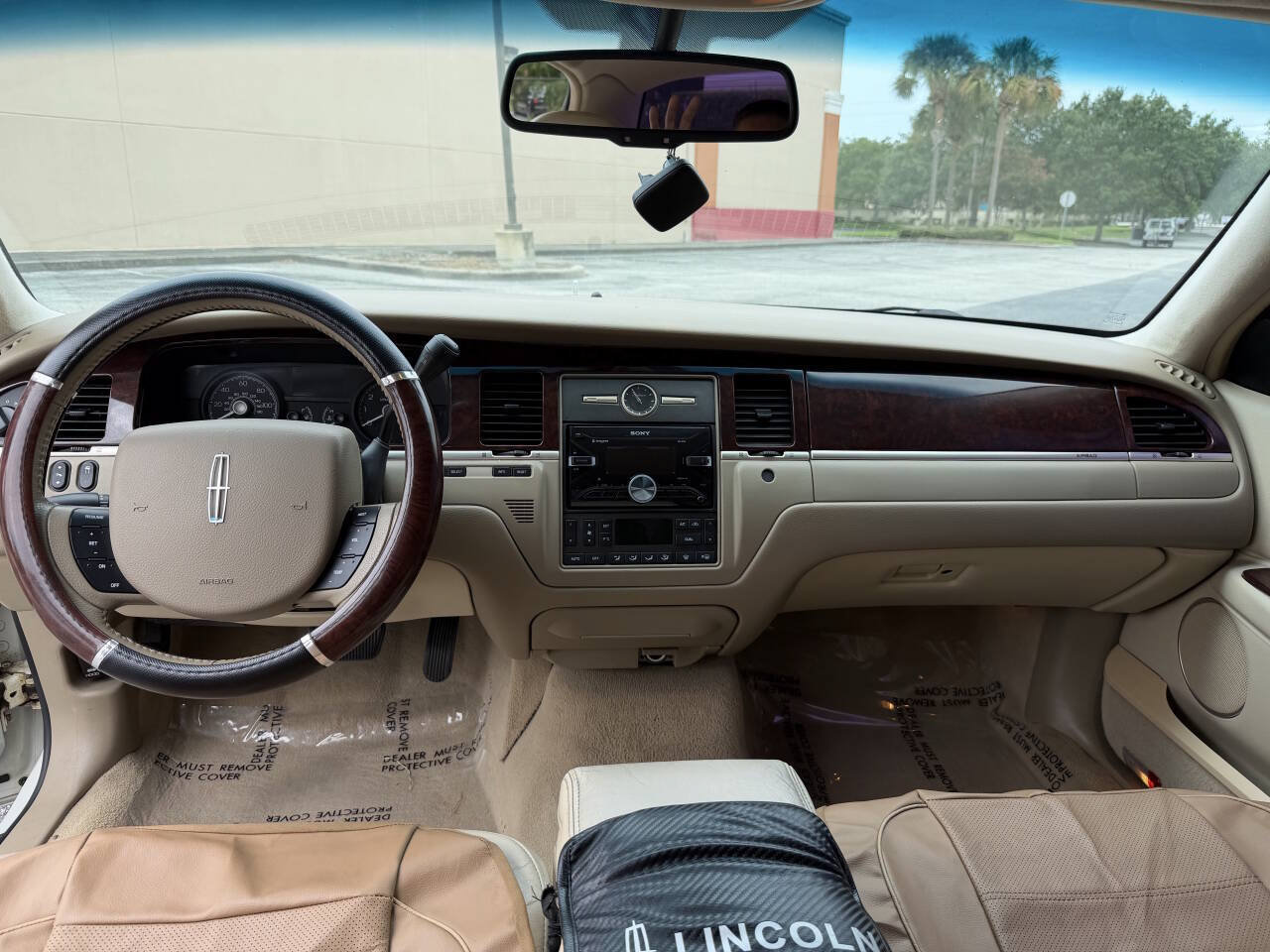 Used 2006 Lincoln Town Car Signature RWD image 11