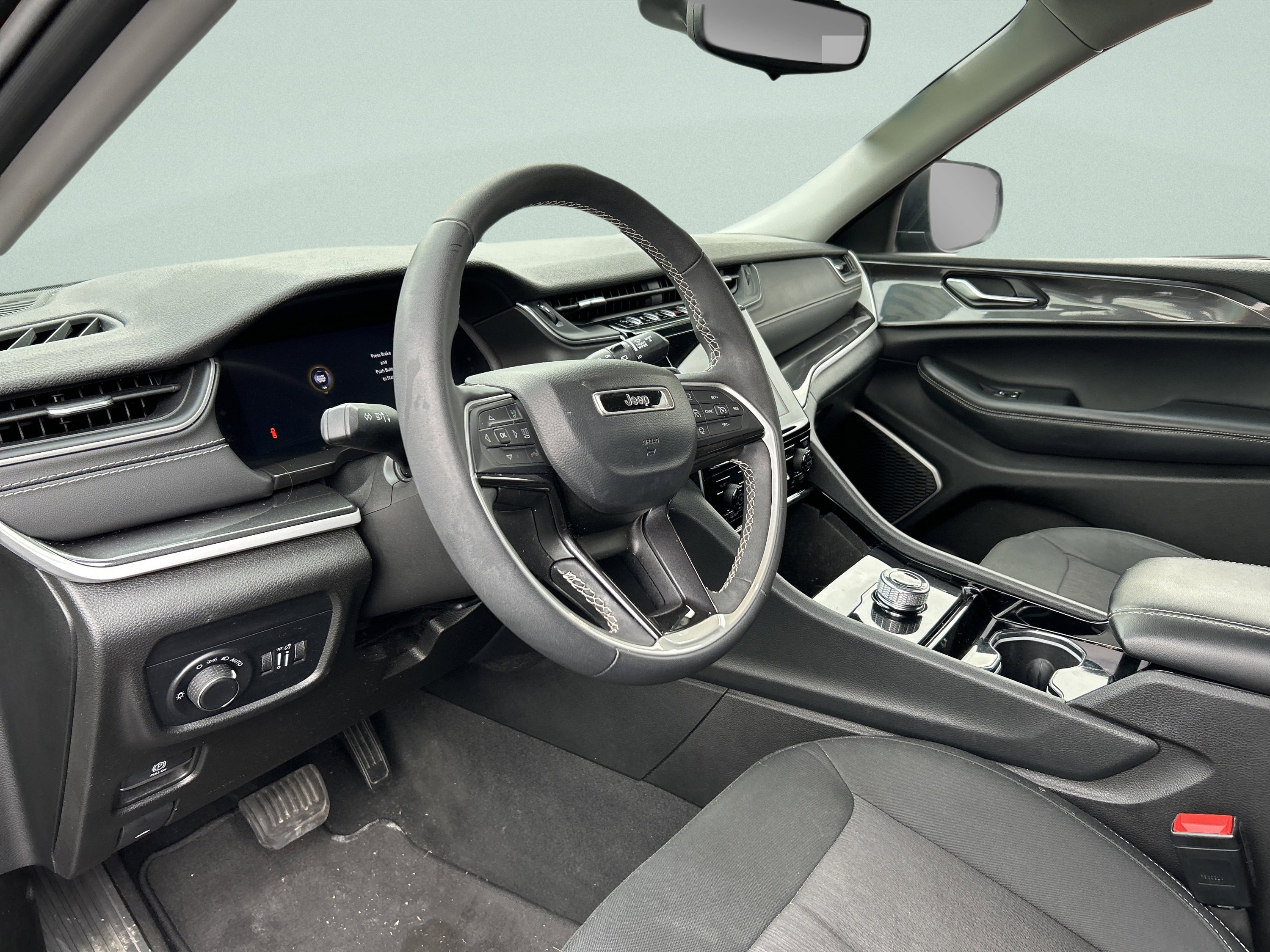 Used 2022 Jeep Grand Cherokee L Laredo w/ Luxury Tech Group I image 17