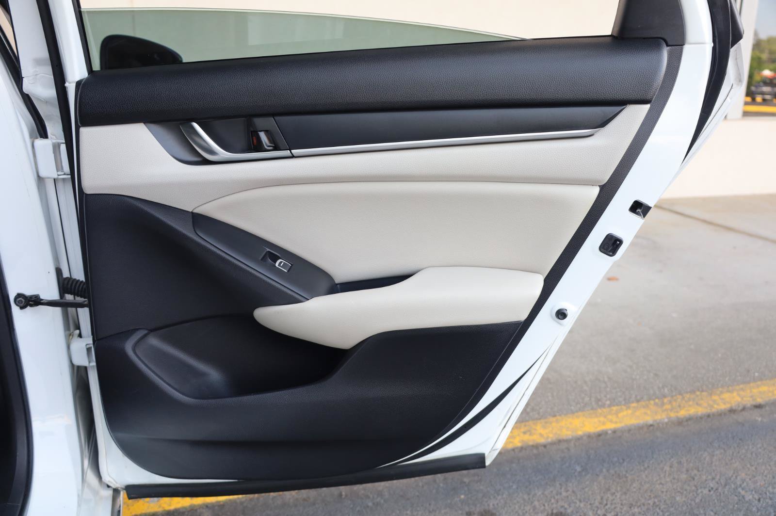 Used 2019 Honda Accord EX image 26