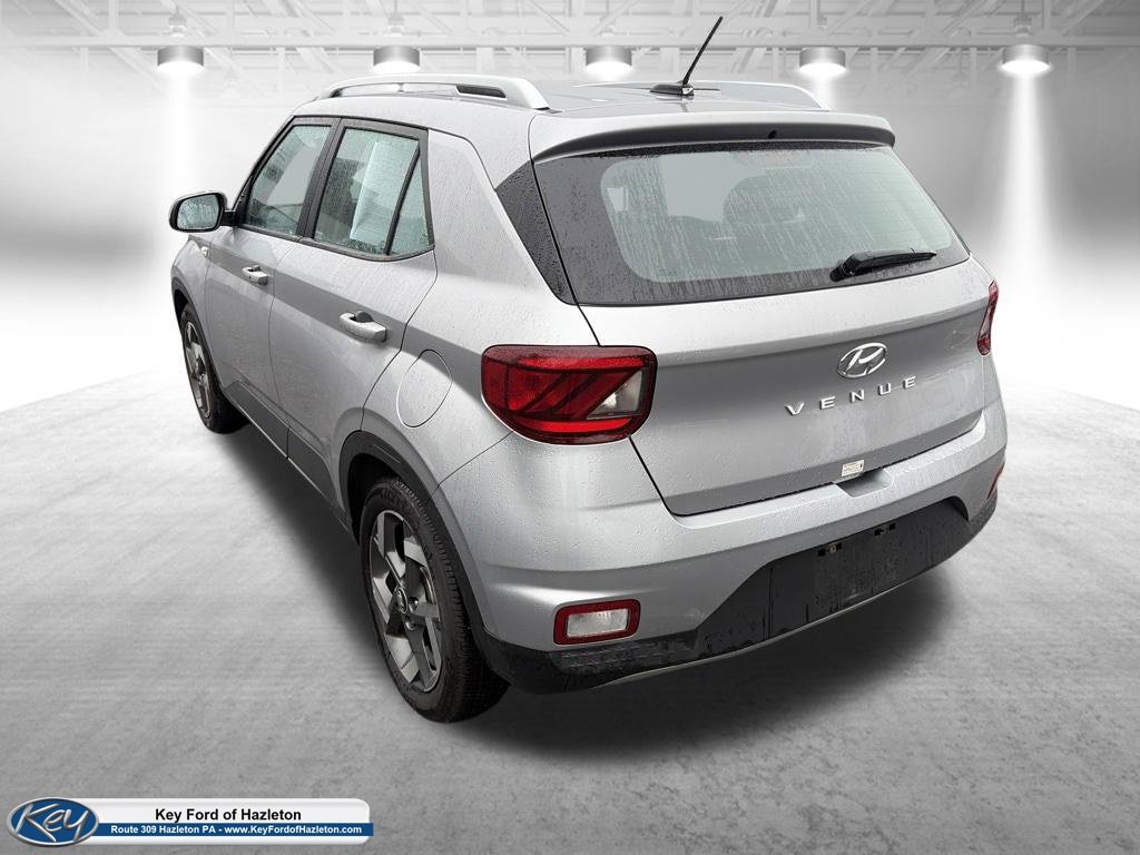 Used 2025 Hyundai Venue SEL FWD image 8