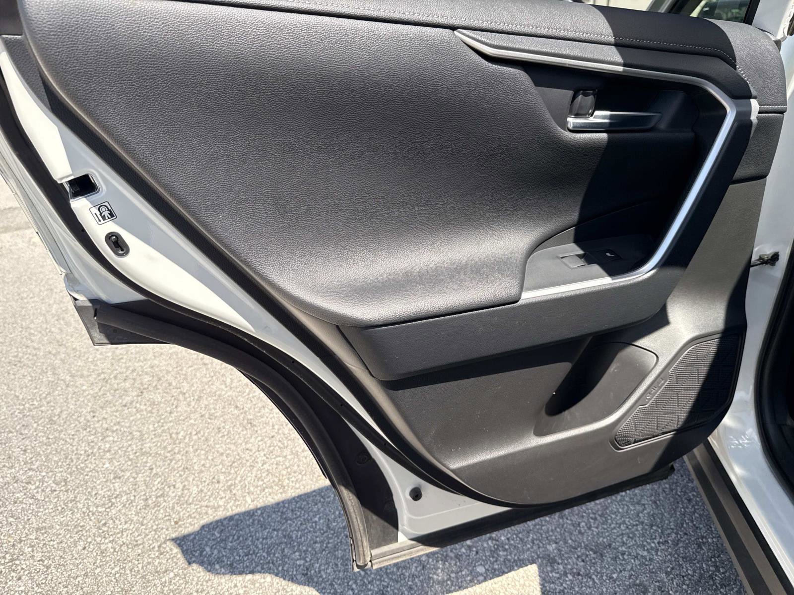 Used 2020 Toyota RAV4 Limited image 13