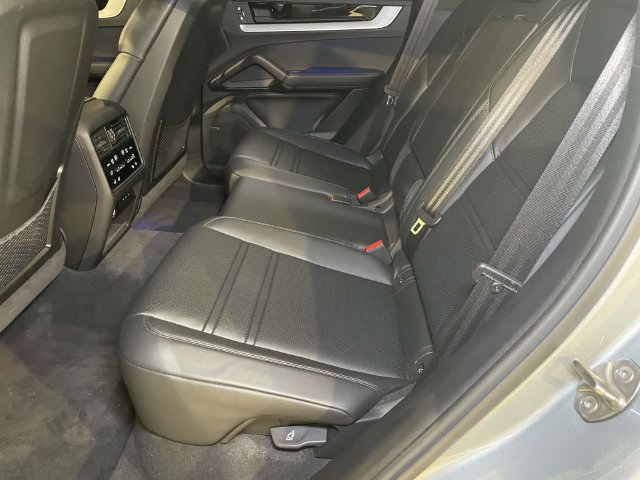 Certified 2025 Porsche Cayenne Coupe AWD/4WD image 19