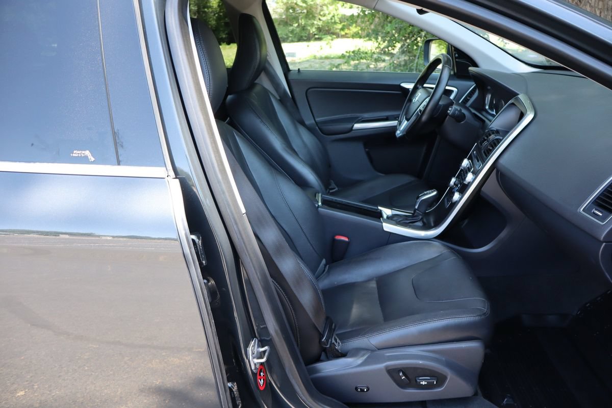 Used 2015 Volvo XC60 T5 AWD/4WD image 22