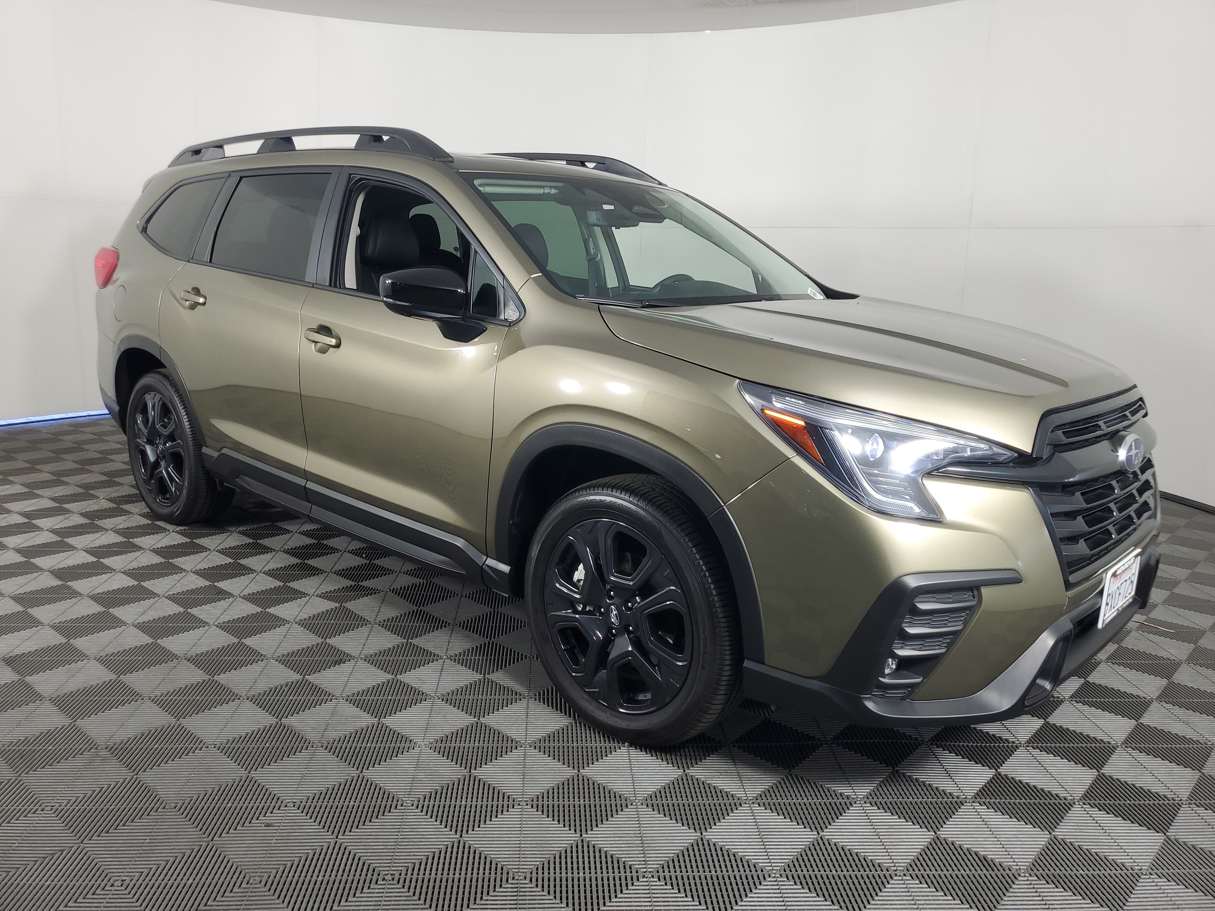 Used 2025 Subaru Ascent Bronze Edition w/ Popular Package #2 AWD/4WD image 2
