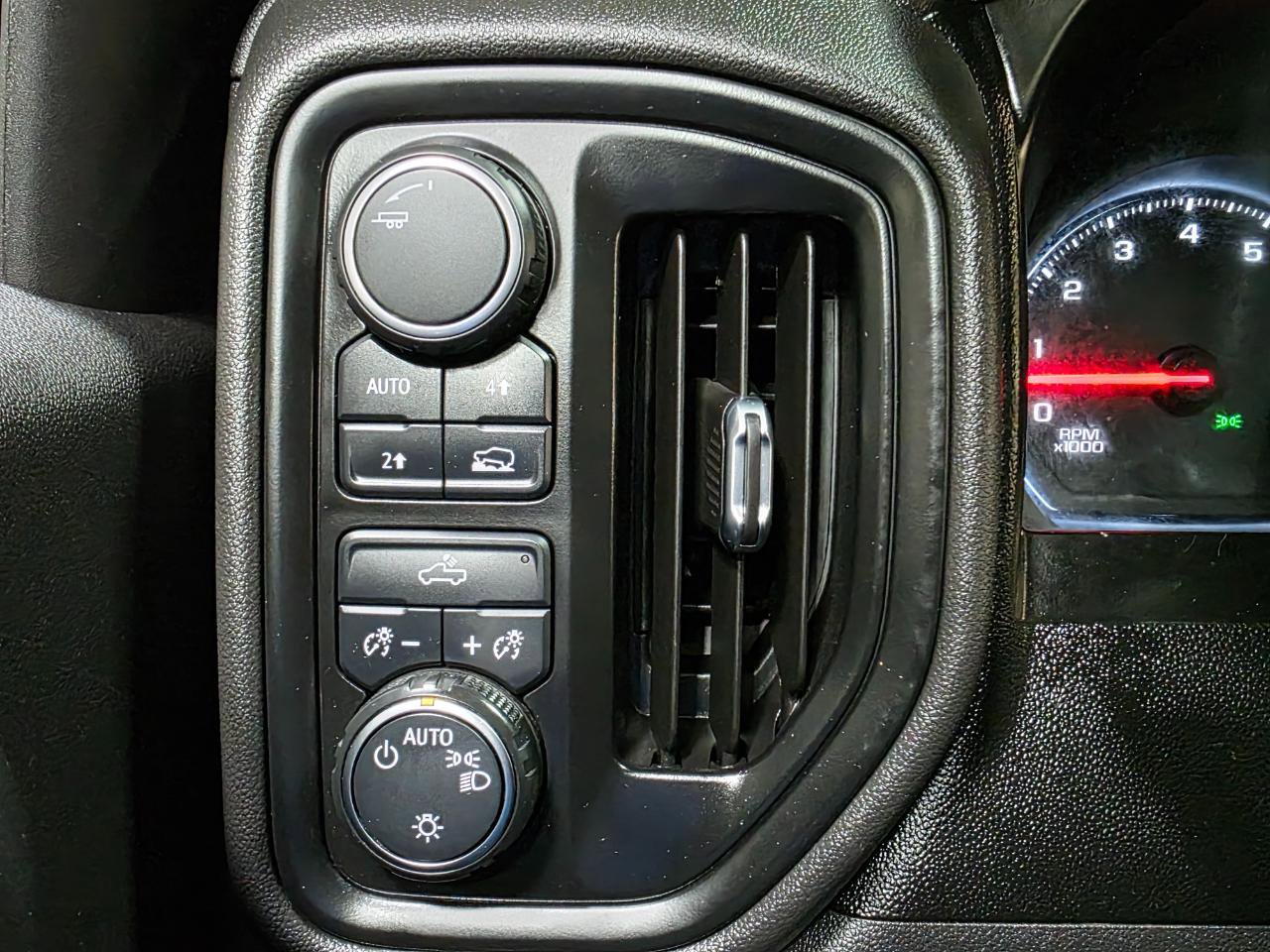 Used 2021 Chevrolet Silverado 1500 Custom image 36