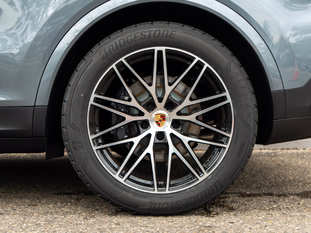 New 2026 Porsche Cayenne Coupe AWD/4WD image 13