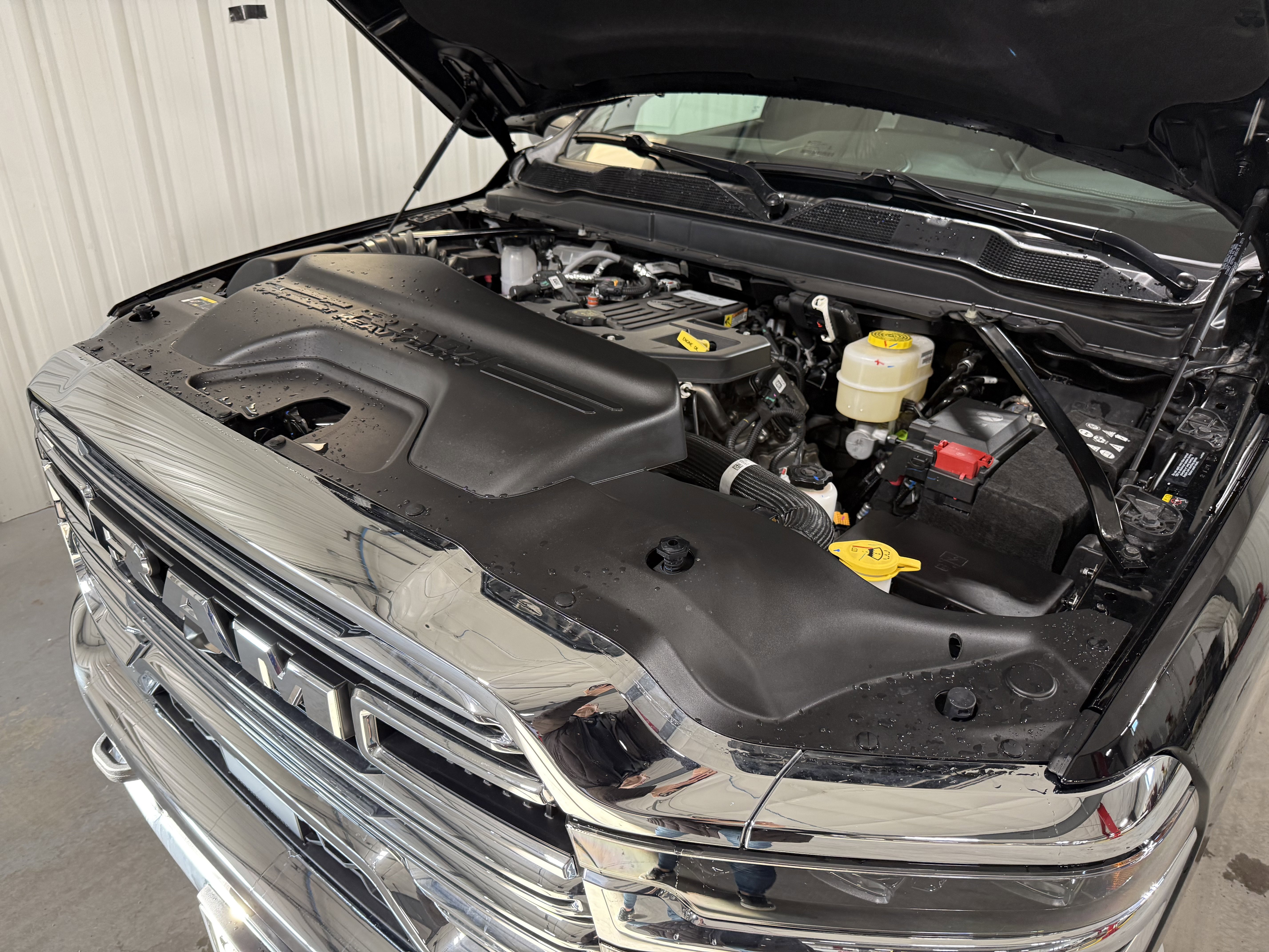 New 2026 RAM 2500 Laramie AWD/4WD image 17