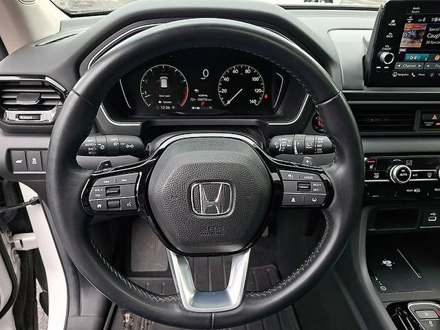 Used 2025 Honda Pilot Touring image 17
