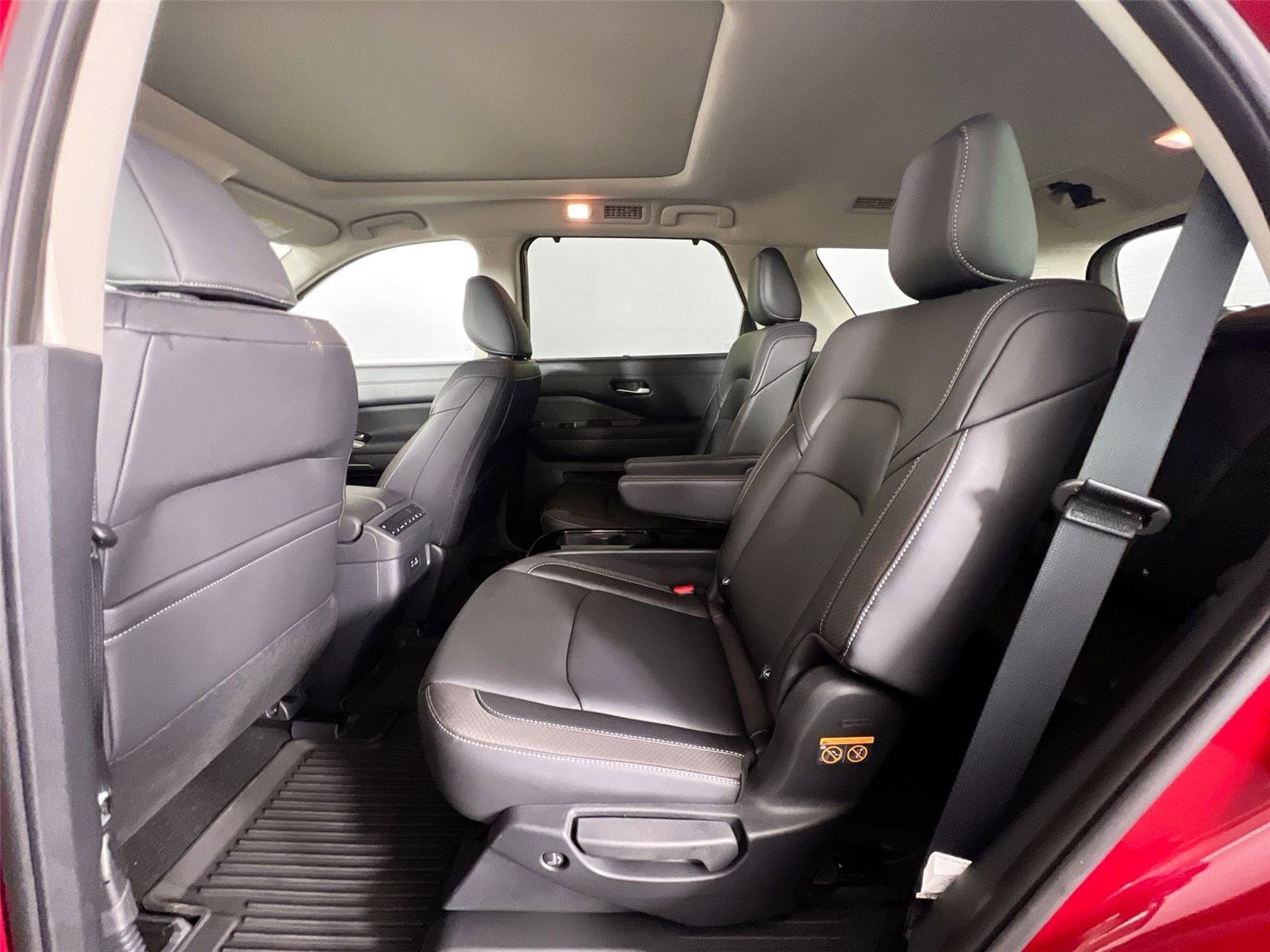 Used 2025 Nissan Pathfinder SL w/ SL Premium Package image 22