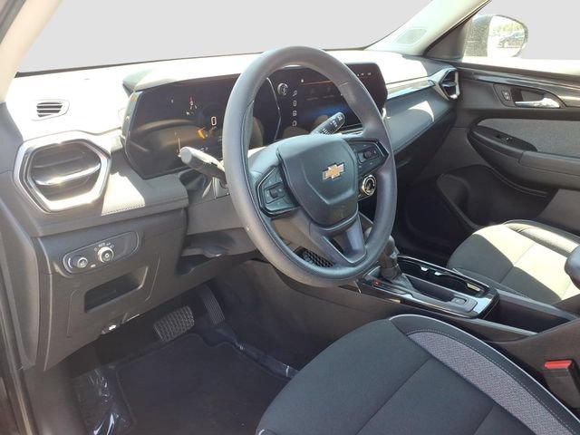 Used 2025 Chevrolet TrailBlazer LT AWD/4WD image 16