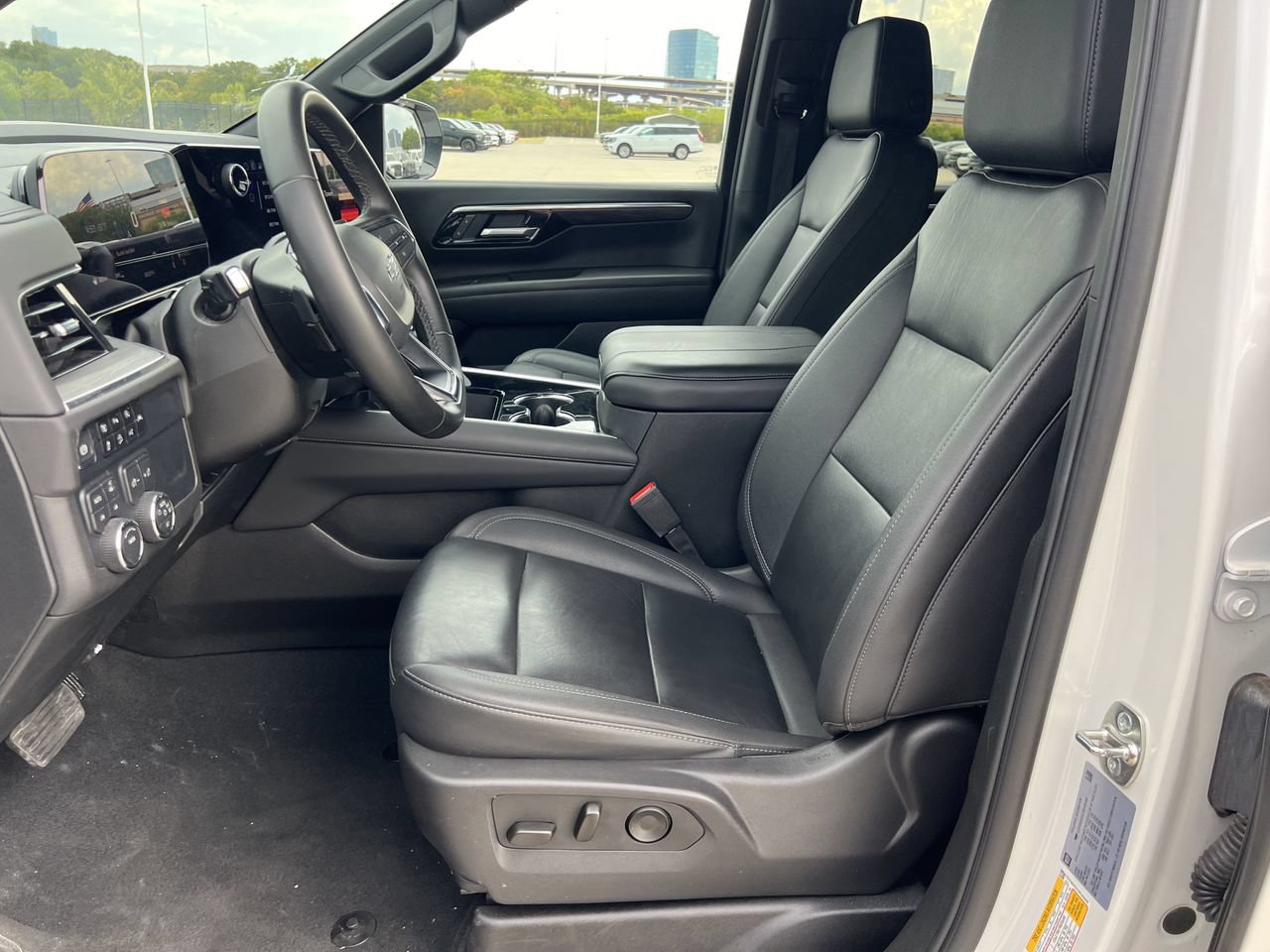 Used 2025 Chevrolet Suburban Z71 AWD/4WD image 5