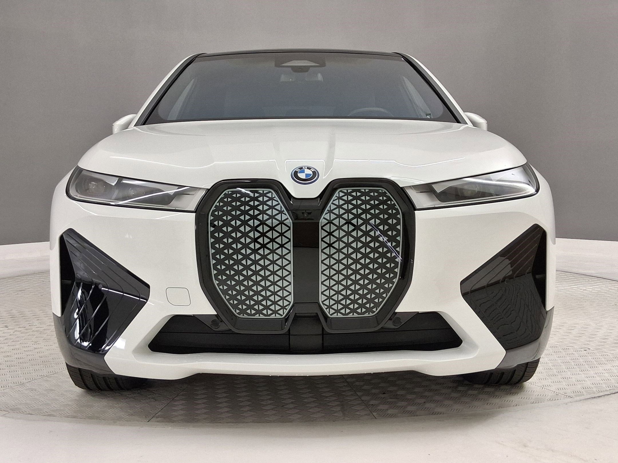 Certified 2023 BMW iX xDrive50 w/ Sport Package AWD/4WD image 4
