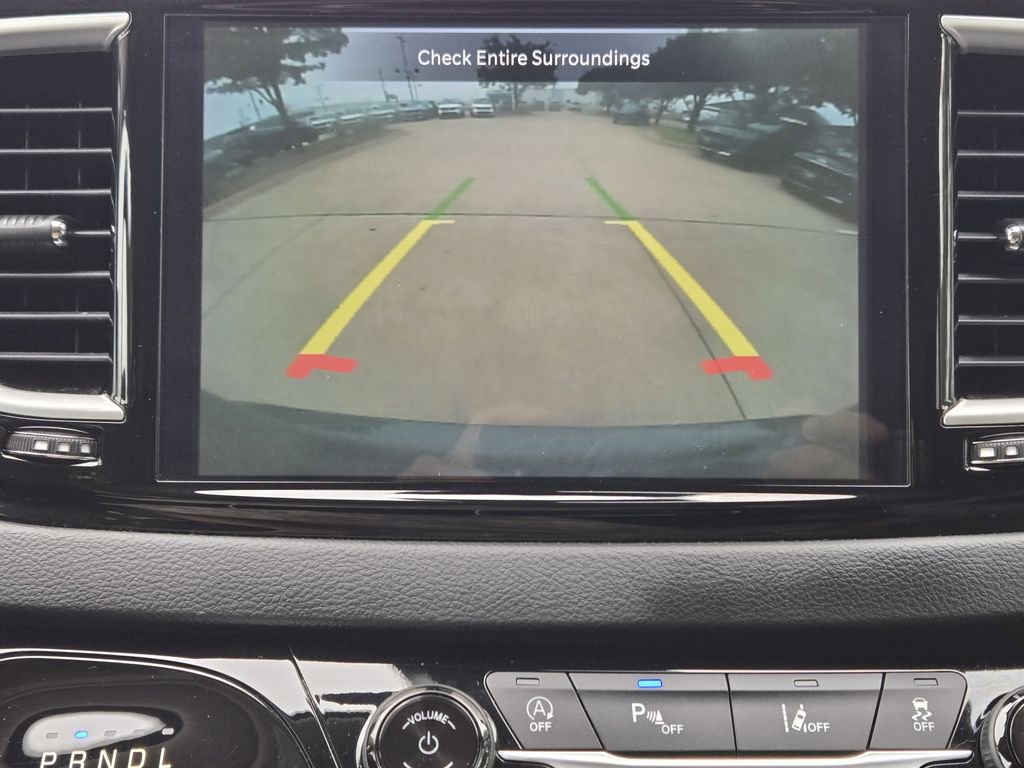 Used 2023 Chrysler Pacifica Touring-L FWD image 7