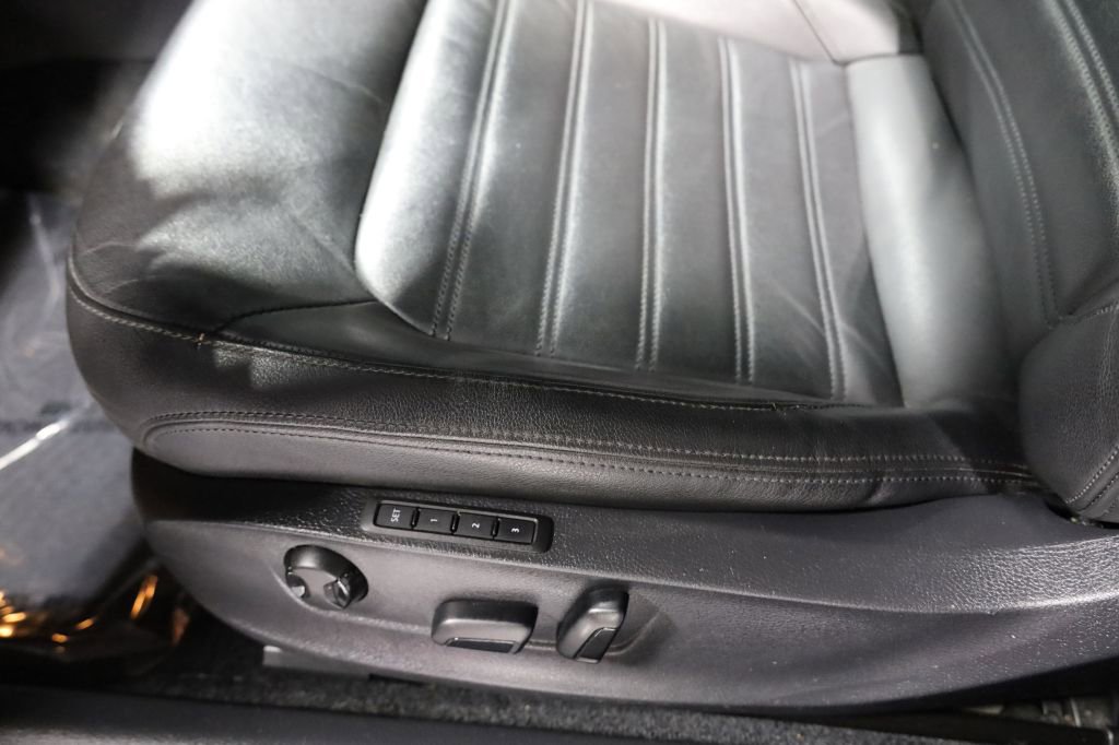 Used 2017 Volkswagen Passat 1.8T SEL Premium image 13