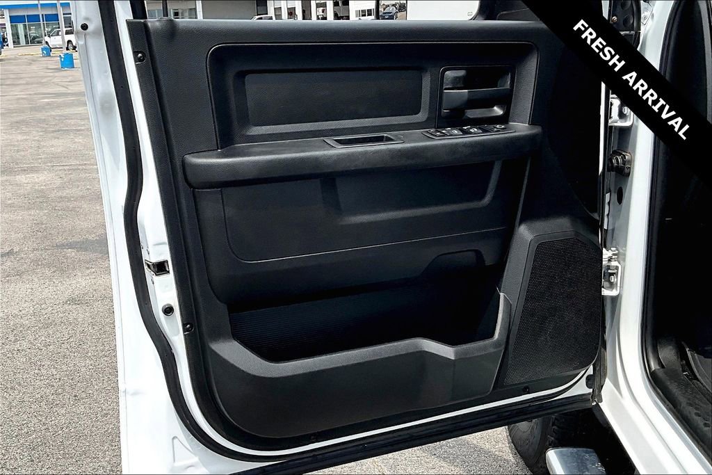 Used 2018 RAM 3500 Tradesman w/ Chrome Appearance Group RWD image 19
