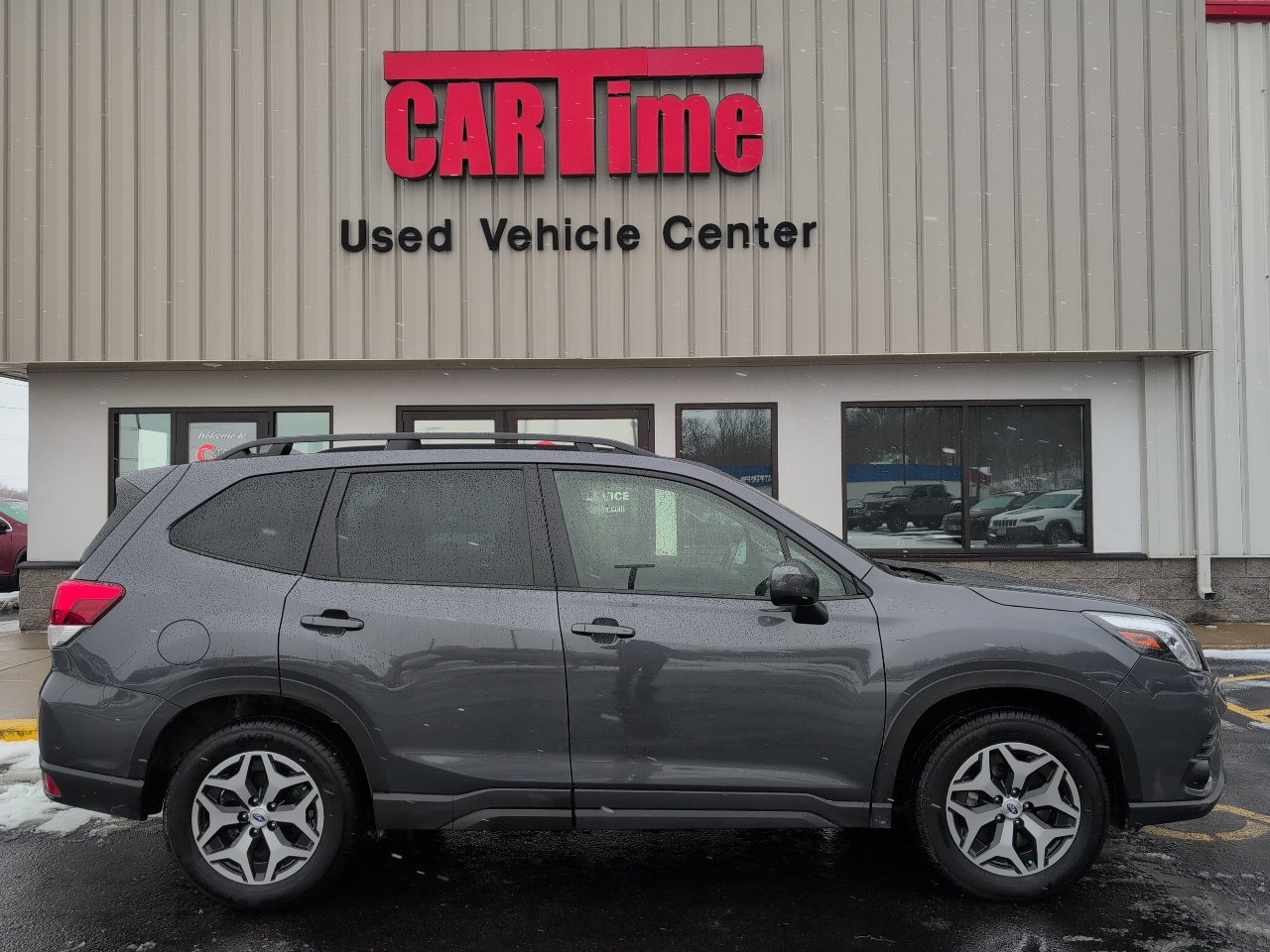 Used 2023 Subaru Forester Premium image 1