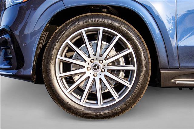 Used 2025 Mercedes-Benz GLS 580 4MATIC image 9