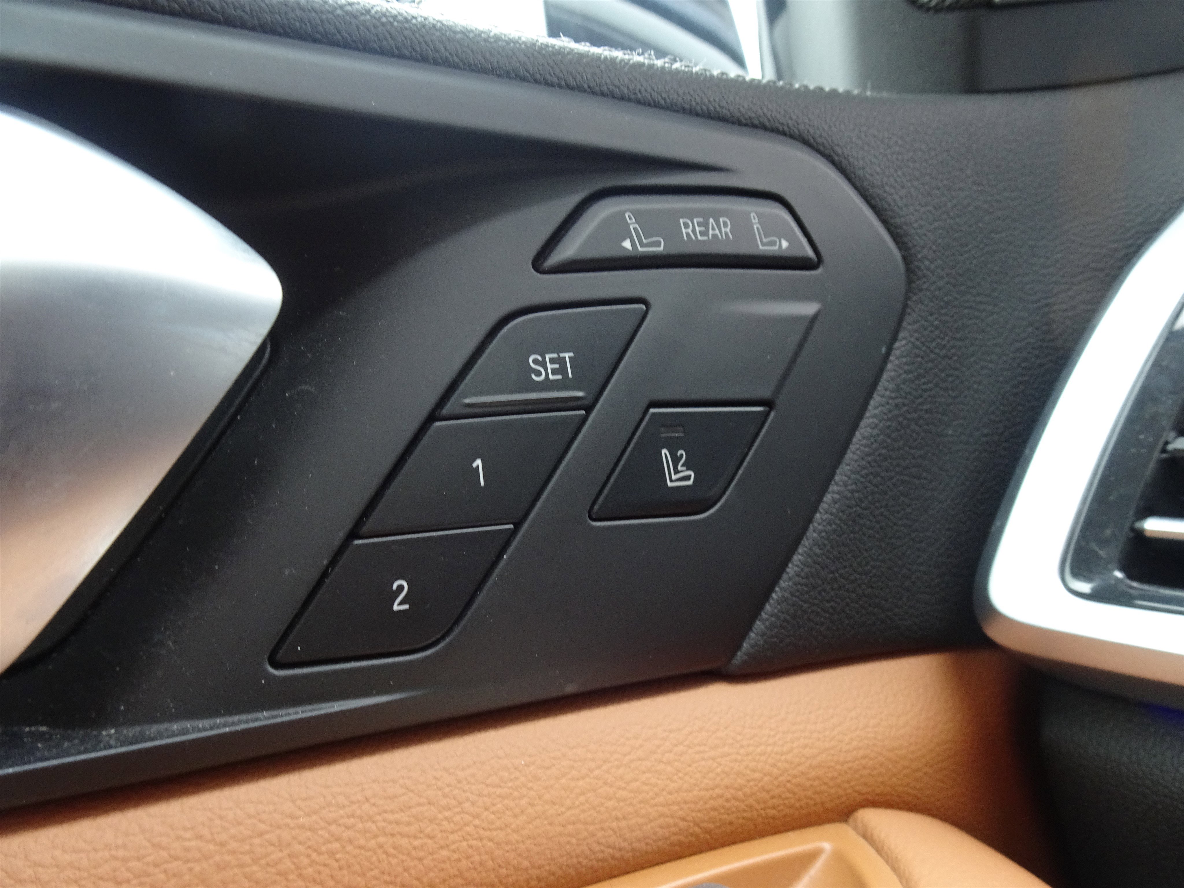 Used 2022 BMW X7 xDrive40i w/ Premium Package image 24