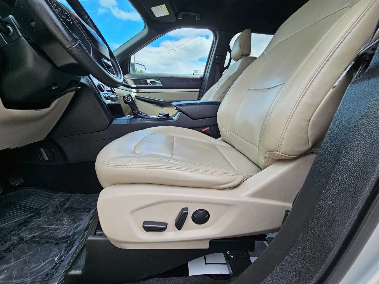 Used 2017 Ford Explorer Platinum AWD/4WD image 14
