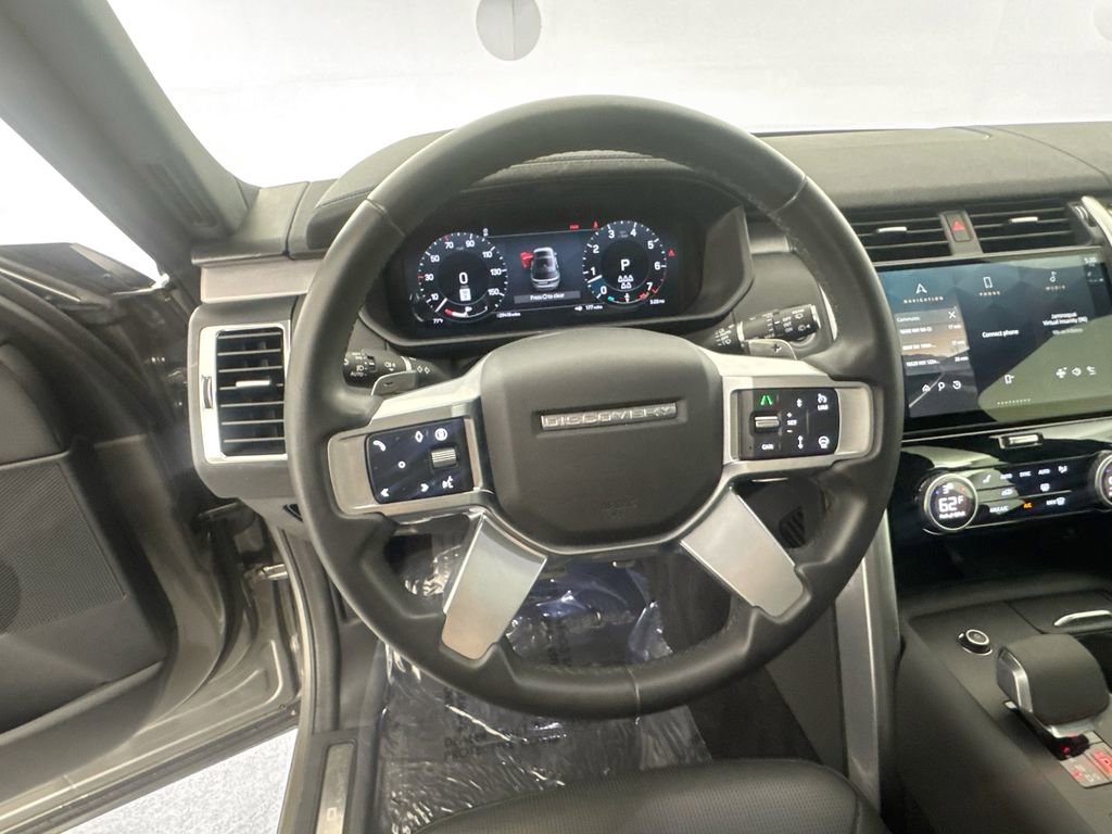 Certified 2024 Land Rover Discovery Dynamic SE image 11