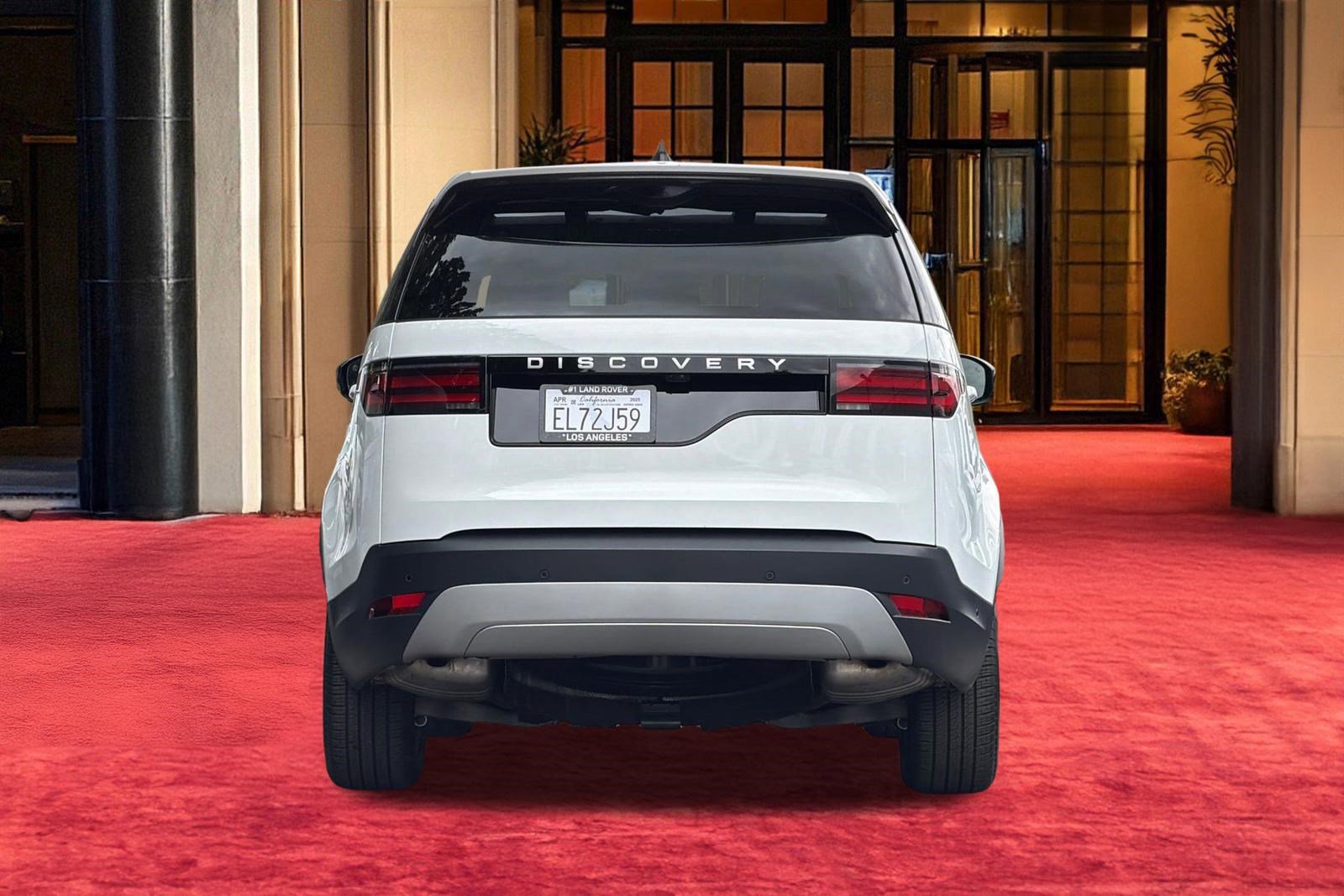 Used 2025 Land Rover Discovery S AWD/4WD image 10