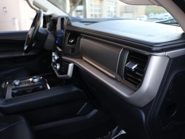 Used 2024 Ford Expedition XLT image 11