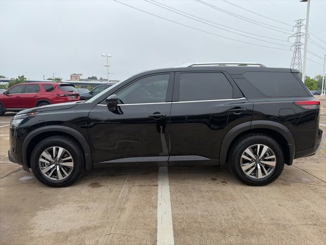 Used 2025 Nissan Pathfinder SL image 3