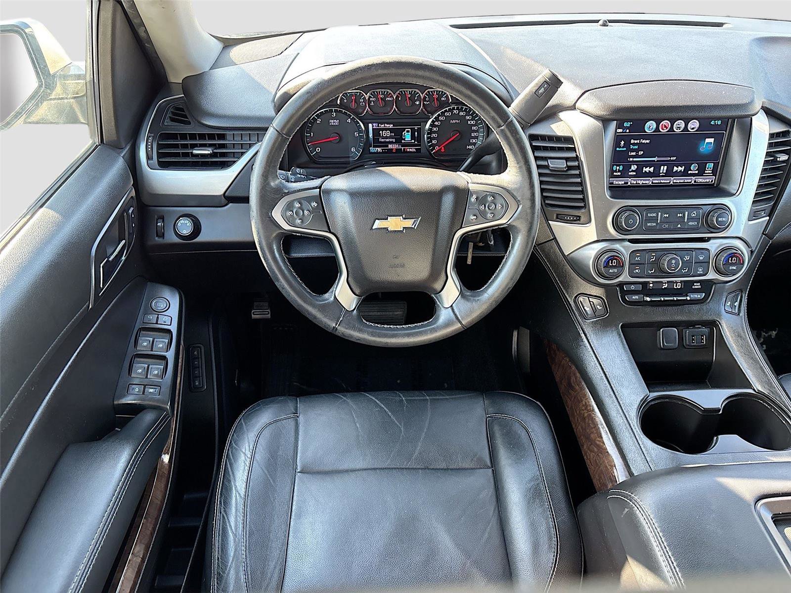 Used 2017 Chevrolet Suburban LT image 23