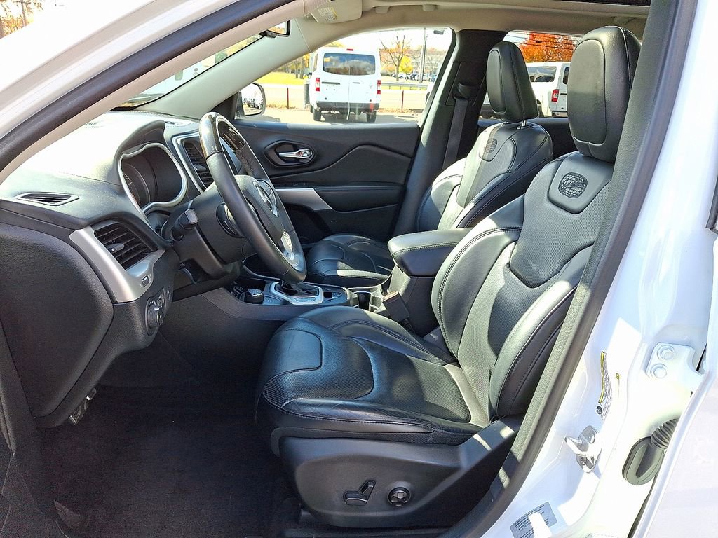 Used 2017 Jeep Cherokee Overland w/ Technology Group image 14