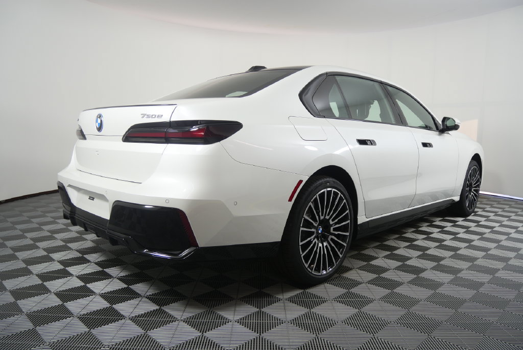 New 2026 BMW 750e xDrive w/ Executive Package AWD/4WD image 4
