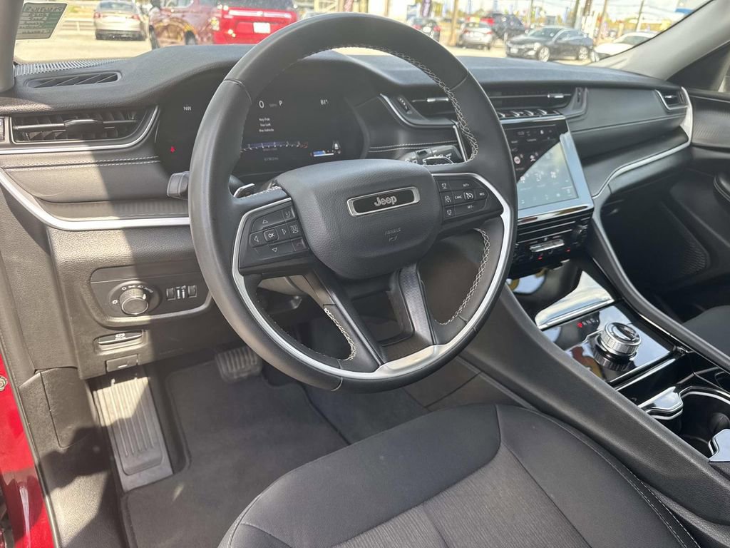 Used 2023 Jeep Grand Cherokee L Laredo image 18