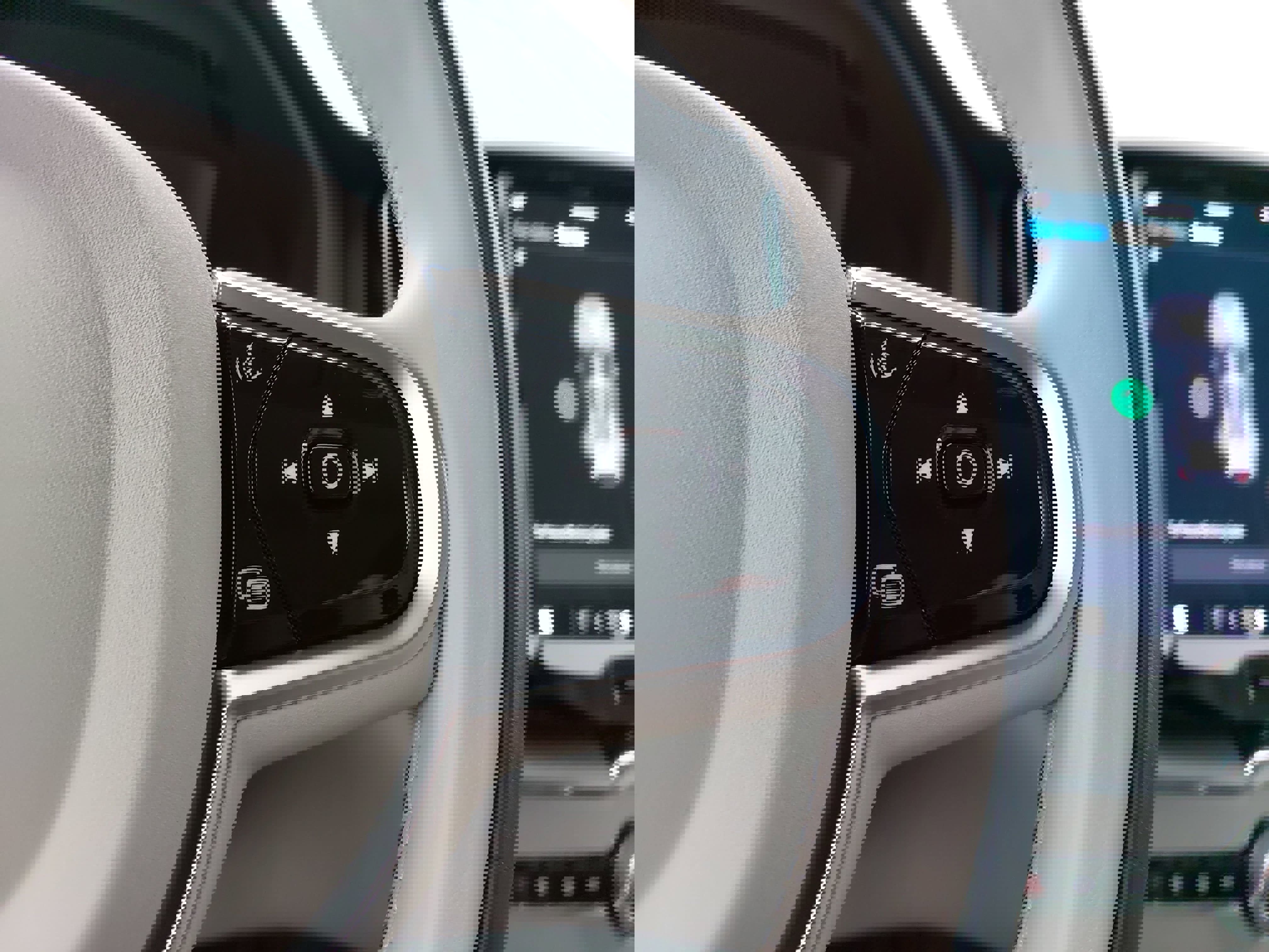 Used 2025 Volvo XC60 T8 Ultra w/ Protection Package Premier image 20