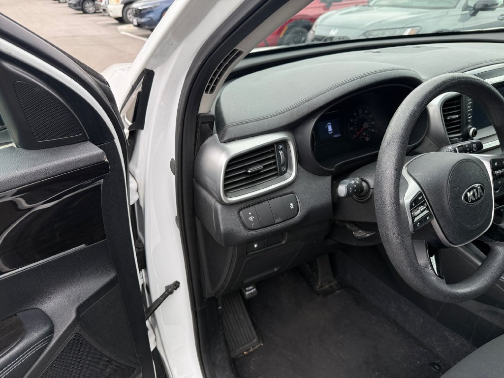 Used 2020 Kia Sorento L FWD image 14
