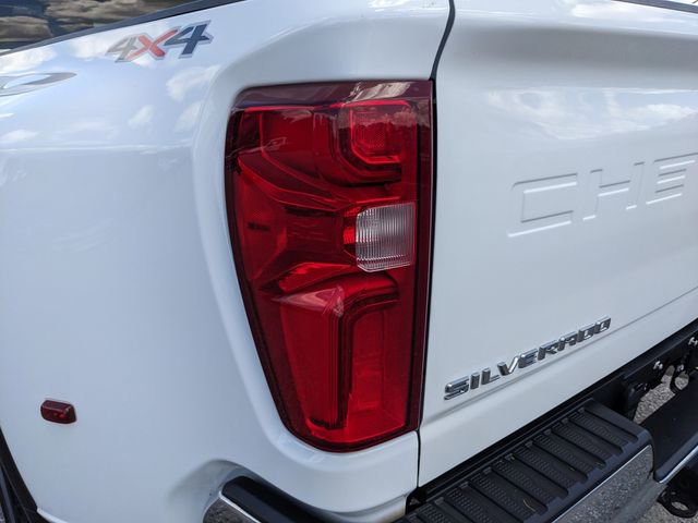 Used 2024 Chevrolet Silverado 3500 LT AWD/4WD image 11