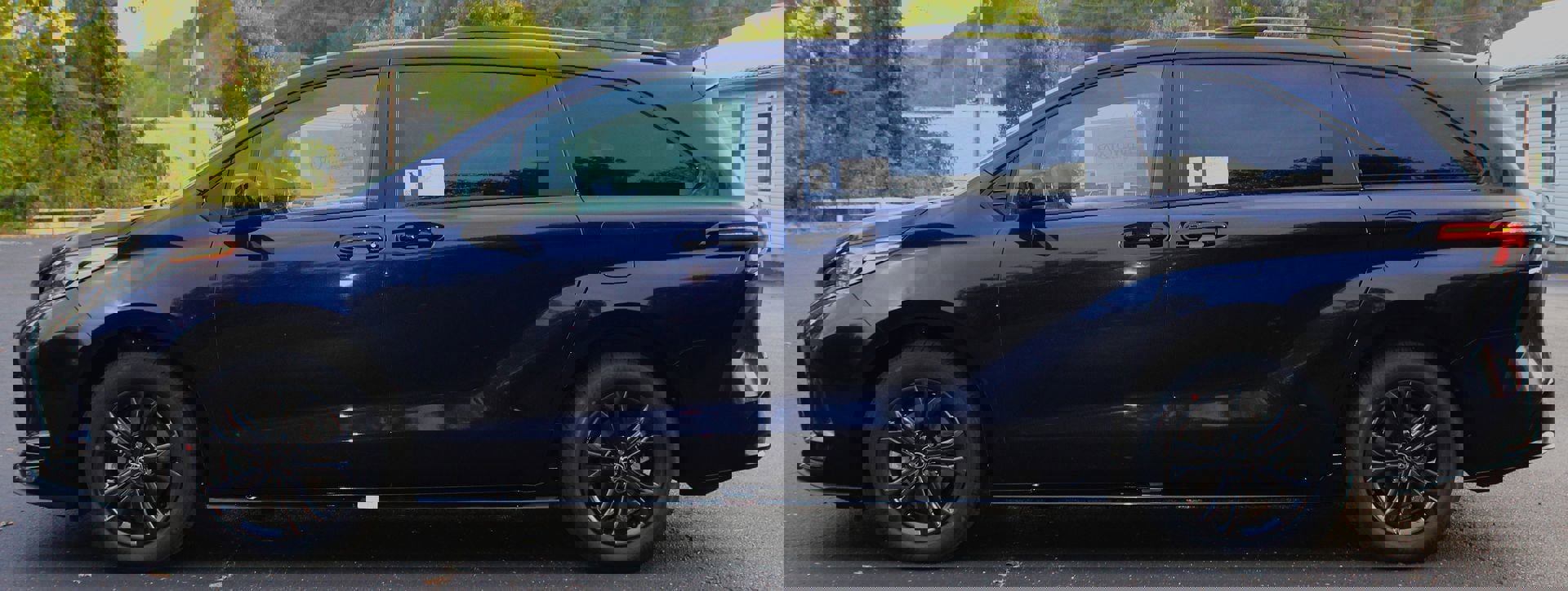 New 2025 Toyota Sienna XSE image 8