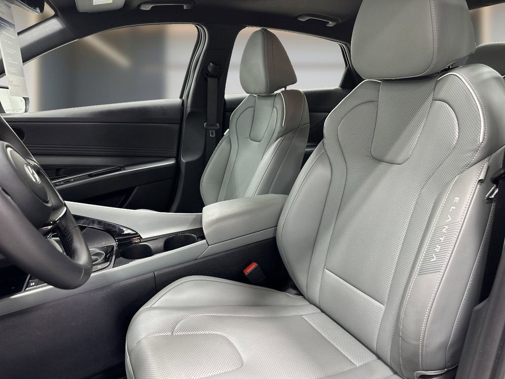 Certified 2025 Hyundai Elantra Limited image 7