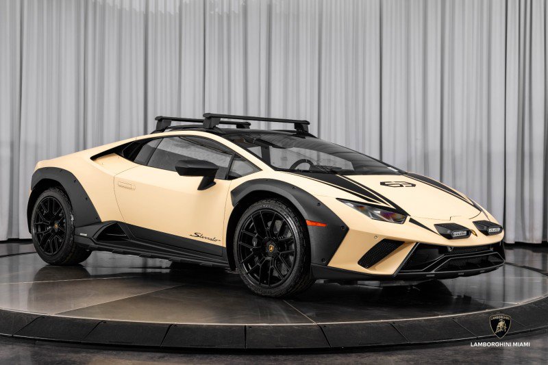 Used 2024 Lamborghini Huracan Sterrato image 1