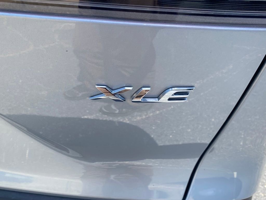 Used 2023 Toyota Corolla Cross XLE FWD image 15