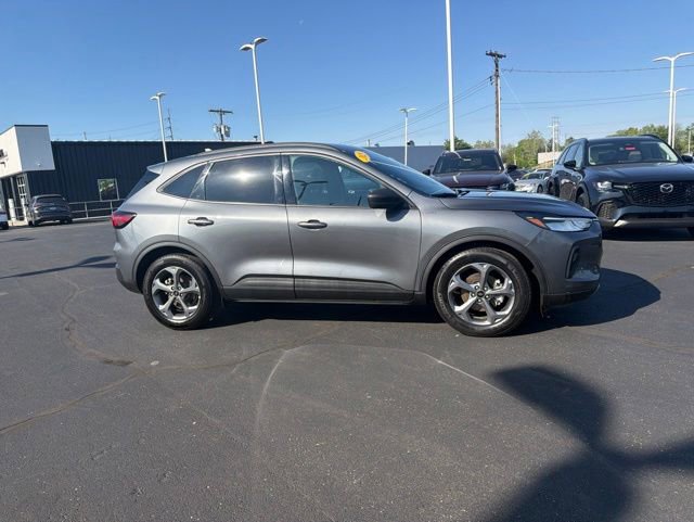 Used 2025 Ford Escape ST-Line FWD image 5