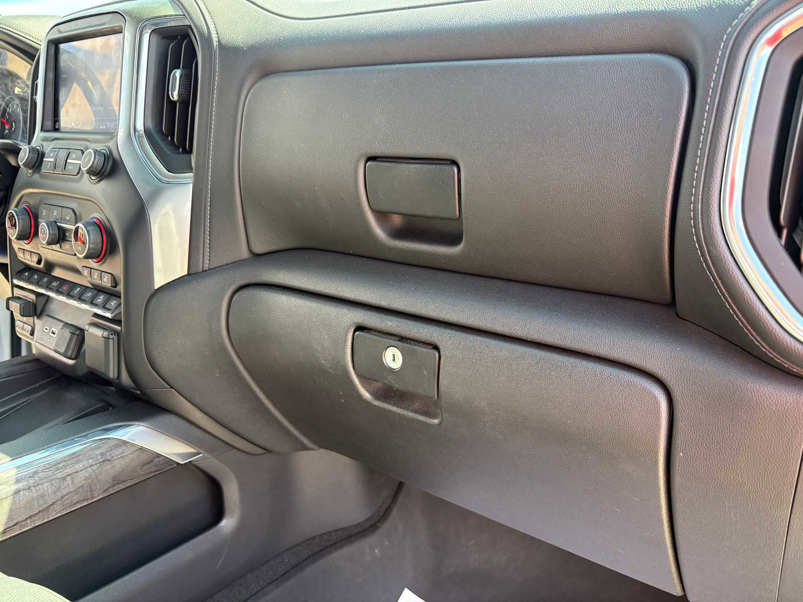 Used 2020 Chevrolet Silverado 1500 LTZ w/ LTZ Premium Package AWD/4WD image 29