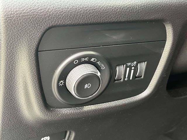 Used 2021 Jeep Grand Cherokee L Overland w/ Luxury Tech Group IV AWD/4WD image 29