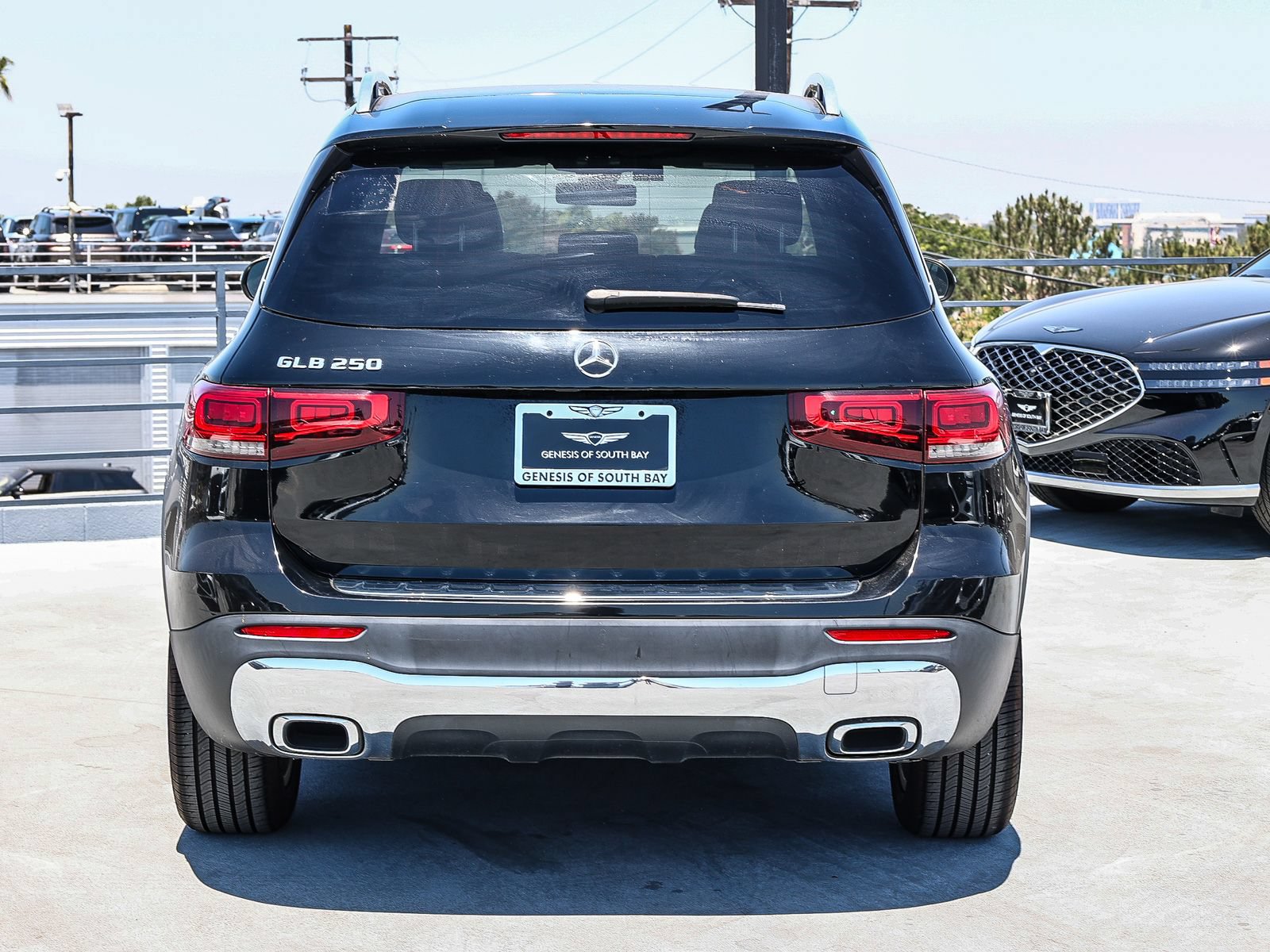 Used 2021 Mercedes-Benz GLB 250 w/ Premium Package image 5
