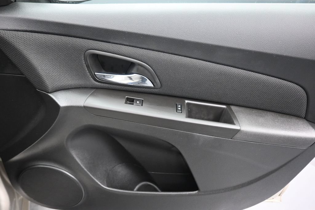 Used 2016 Chevrolet Cruze LT w/ Enhanced Safety Package FWD image 38