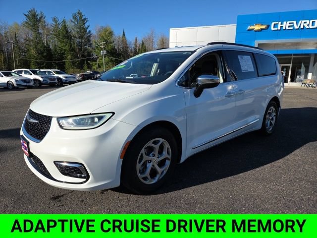 Used 2023 Chrysler Pacifica Limited FWD image 4