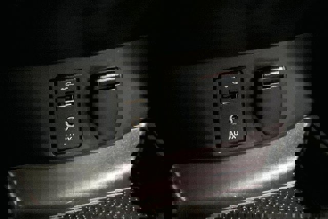 Used 2018 Nissan Rogue Sport SV image 33